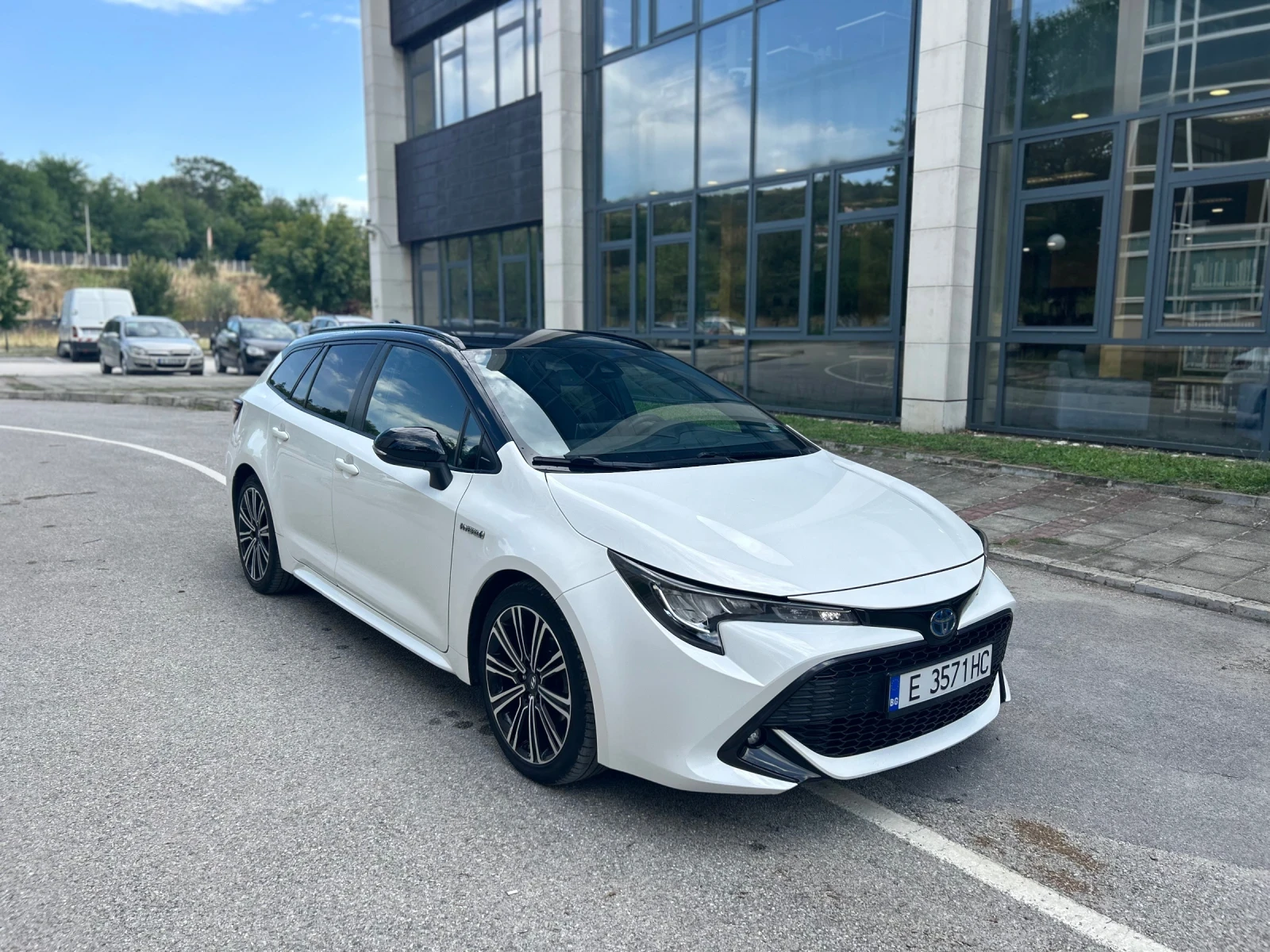 Toyota Corolla 1.8 HyBriD - изображение 8