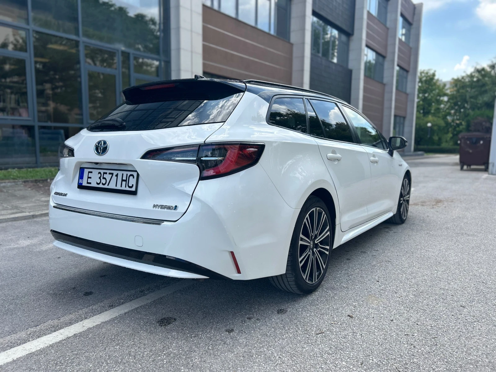 Toyota Corolla 1.8 HyBriD - изображение 7