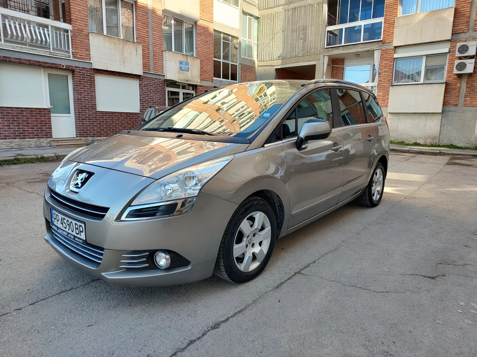 Peugeot 5008 1.6 HDI евро5 2012 7 места , снимка 2 - Автомобили и джипове - 53966053