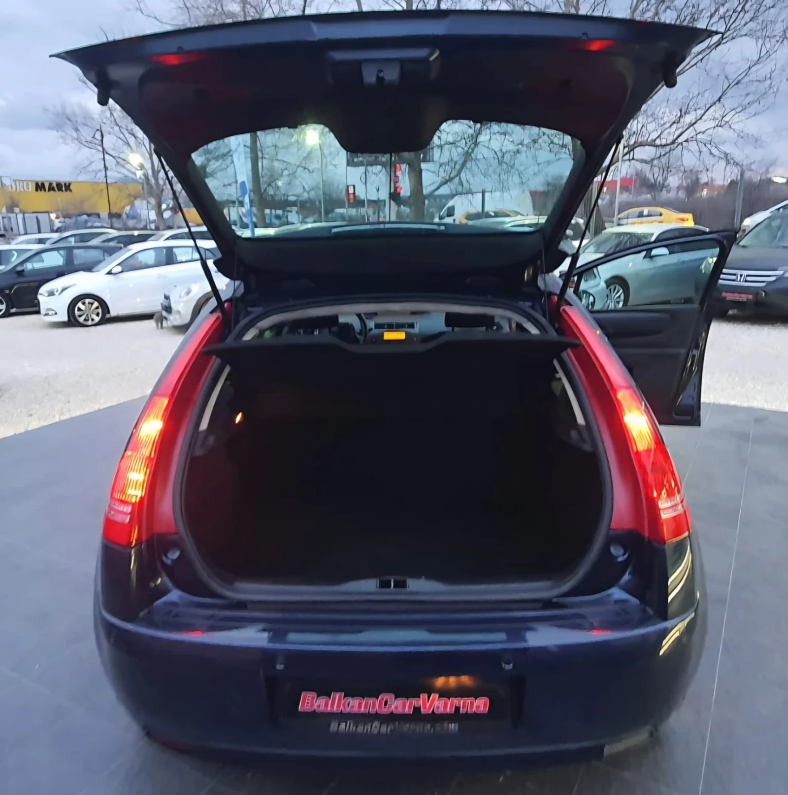 Citroen C4 1.6HDI Автоматик, снимка 5 - Автомобили и джипове - 54089542