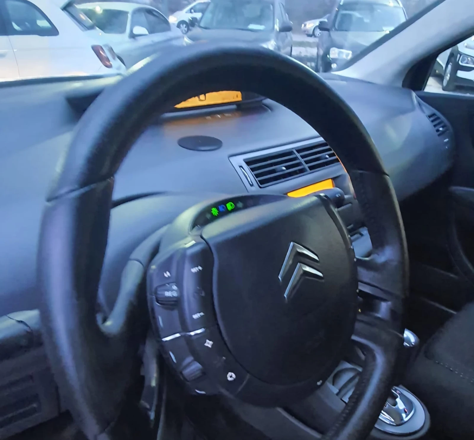 Citroen C4 1.6HDI Автоматик, снимка 15 - Автомобили и джипове - 54089542
