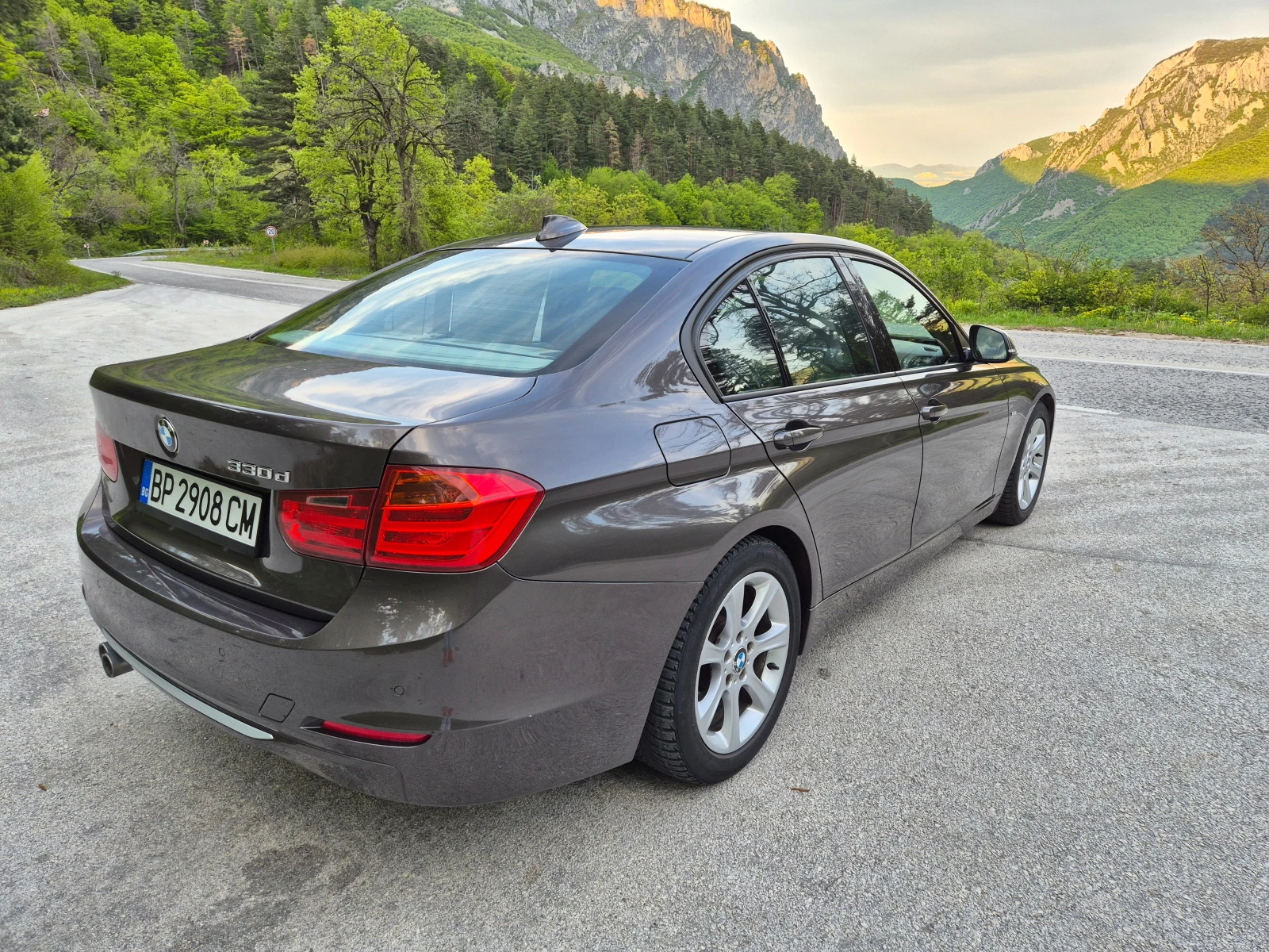 BMW 330 d RWD H/K HUD, снимка 7 - Автомобили и джипове - 54286752