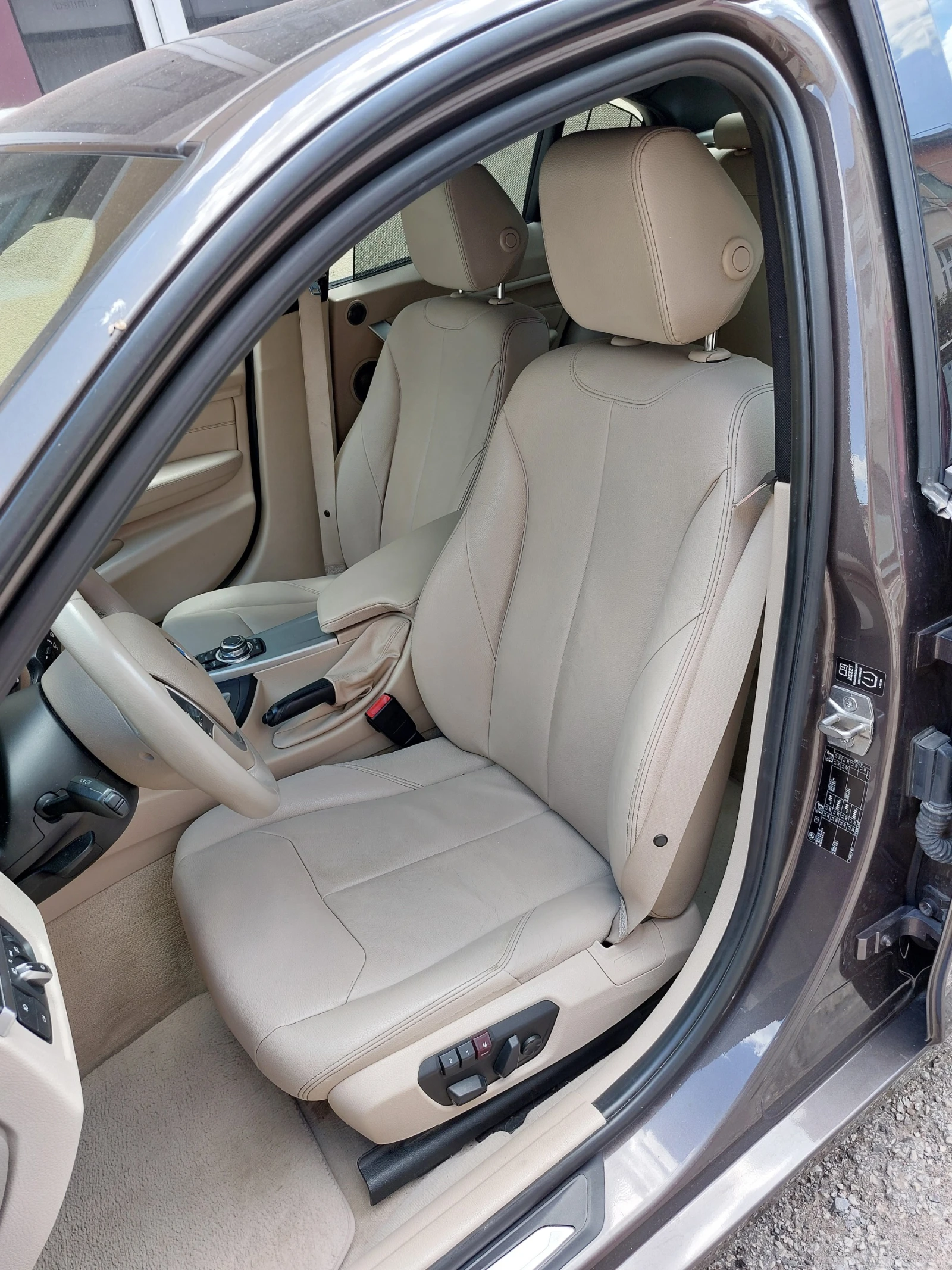 BMW 330 d ЗАДНО ПРЕДАВАНЕ, снимка 10 - Автомобили и джипове - 54286752