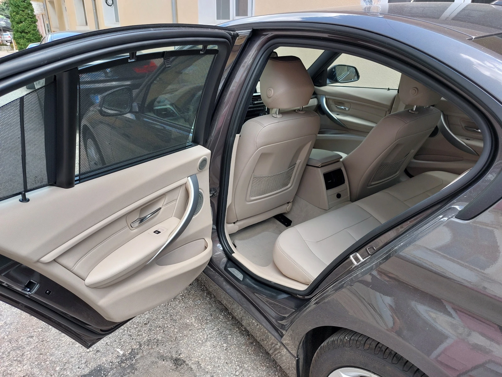 BMW 330 d ЗАДНО ПРЕДАВАНЕ, снимка 11 - Автомобили и джипове - 54286752