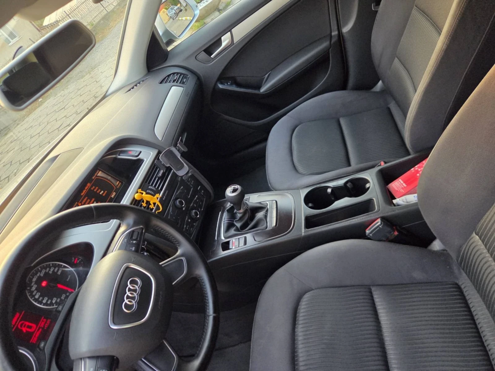 Audi A4 2, 0tdi* S line * 18ки джанти * ПЕРФЕКТЕН* ОБСЛУ, снимка 10 - Автомобили и джипове - 54598535