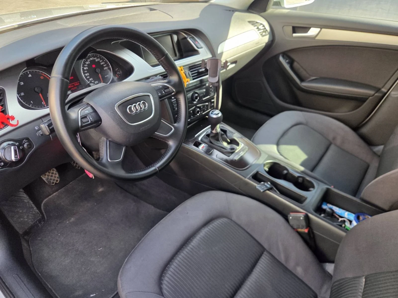Audi A4 2, 0tdi* S line * 18ки джанти * ПЕРФЕКТЕН* ОБСЛУ, снимка 17 - Автомобили и джипове - 54598535