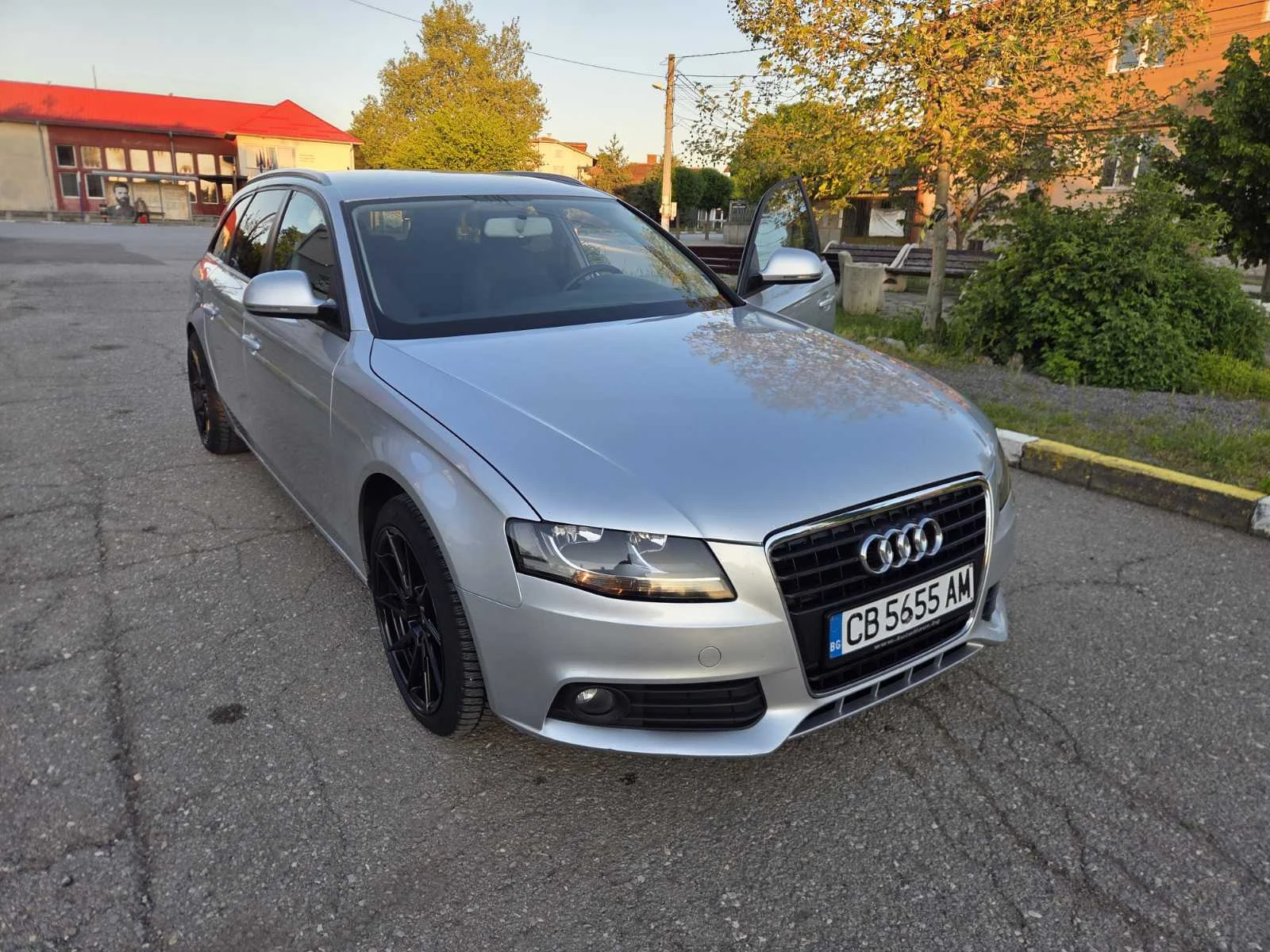 Audi A4 2, 0tdi* ПЕРФЕКТЕН* ОБСЛУЖЕН* , снимка 4 - Автомобили и джипове - 54598535