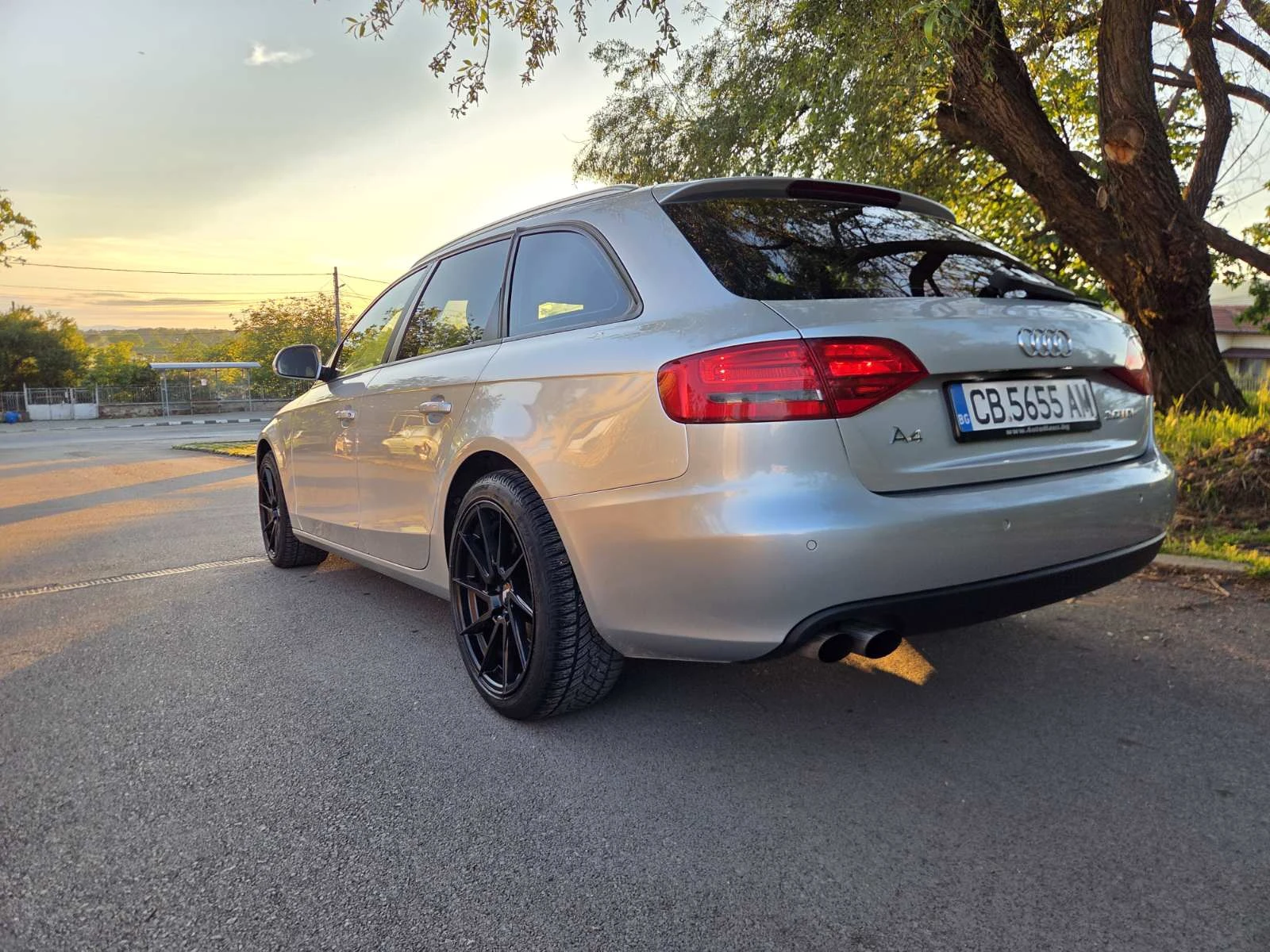 Audi A4 2, 0tdi* ПЕРФЕКТЕН* ОБСЛУЖЕН* , снимка 10 - Автомобили и джипове - 54598535