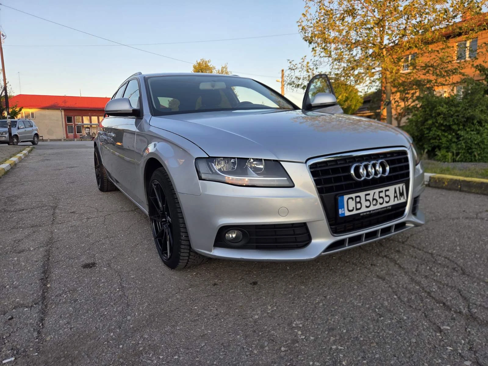 Audi A4 2, 0tdi* ПЕРФЕКТЕН* ОБСЛУЖЕН* , снимка 3 - Автомобили и джипове - 54598535