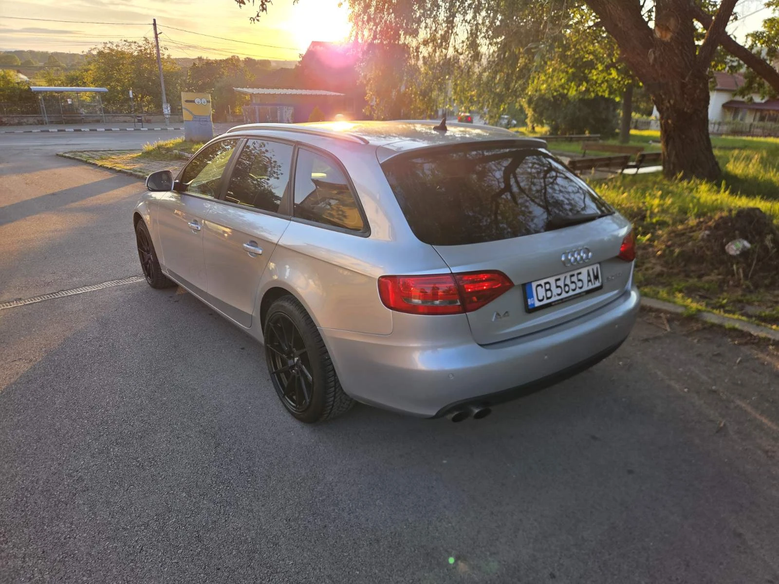 Audi A4 2, 0tdi* ПЕРФЕКТЕН* ОБСЛУЖЕН* , снимка 11 - Автомобили и джипове - 54598535