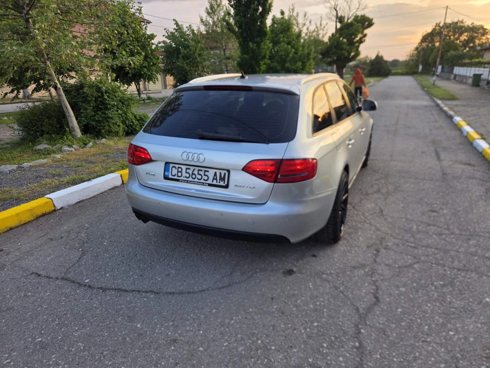 Audi A4 2, 0tdi* S line * 18ки джанти * ПЕРФЕКТЕН* ОБСЛУ, снимка 7 - Автомобили и джипове - 54598535