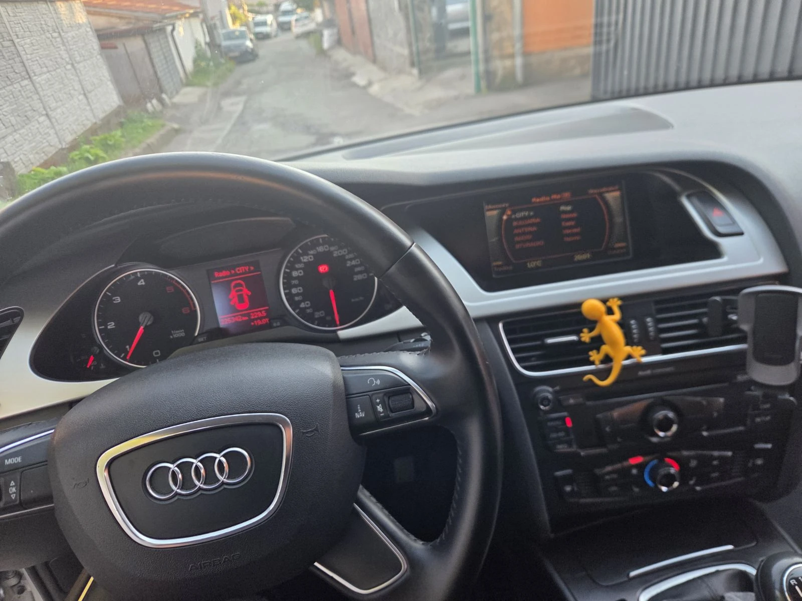 Audi A4 2, 0tdi* ПЕРФЕКТЕН* ОБСЛУЖЕН* , снимка 12 - Автомобили и джипове - 54598535