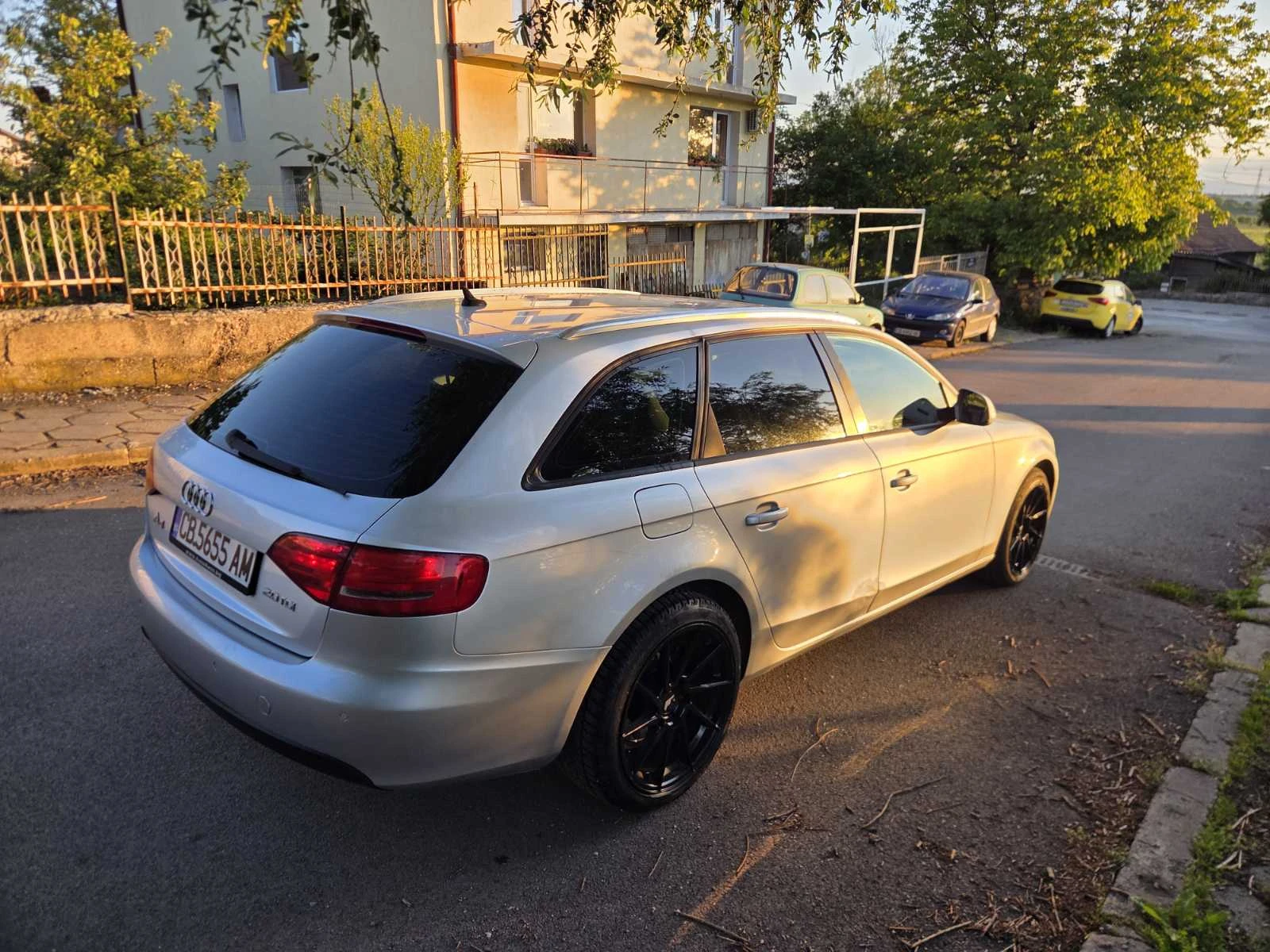 Audi A4 2, 0tdi* ПЕРФЕКТЕН* ОБСЛУЖЕН* , снимка 9 - Автомобили и джипове - 54598535