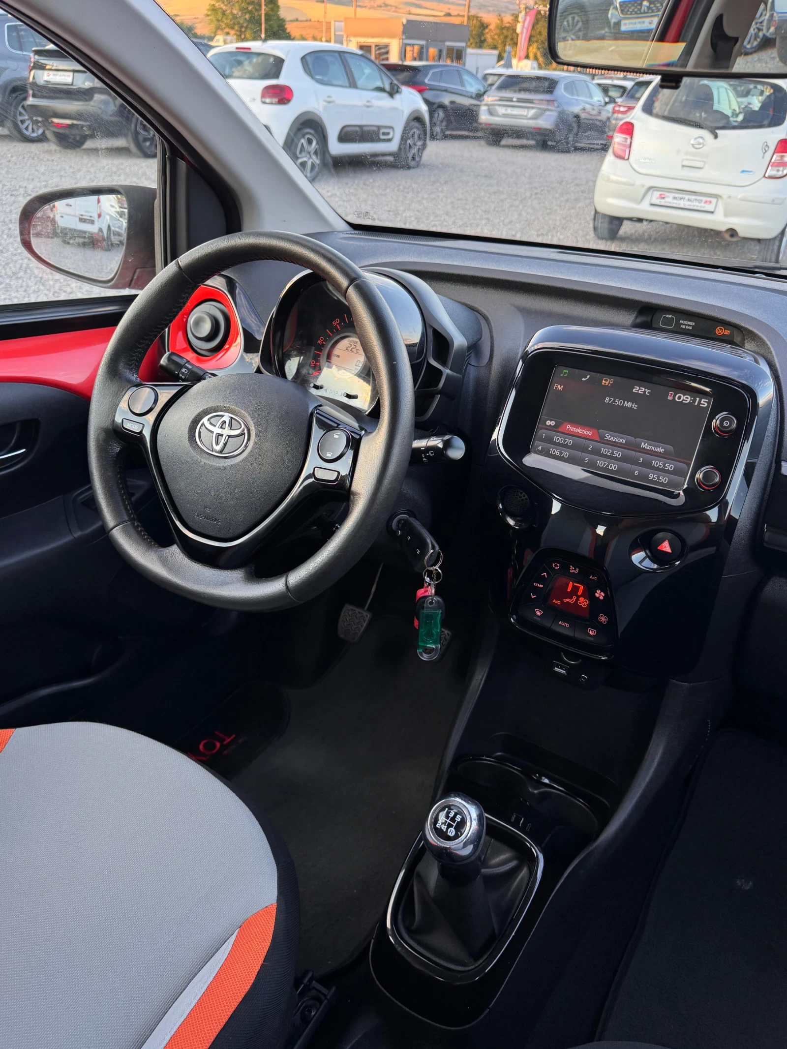 Toyota Aygo VVT-i Limited/Камера/Климатроник/Мултиволан/Медия, снимка 10 - Автомобили и джипове - 55225910