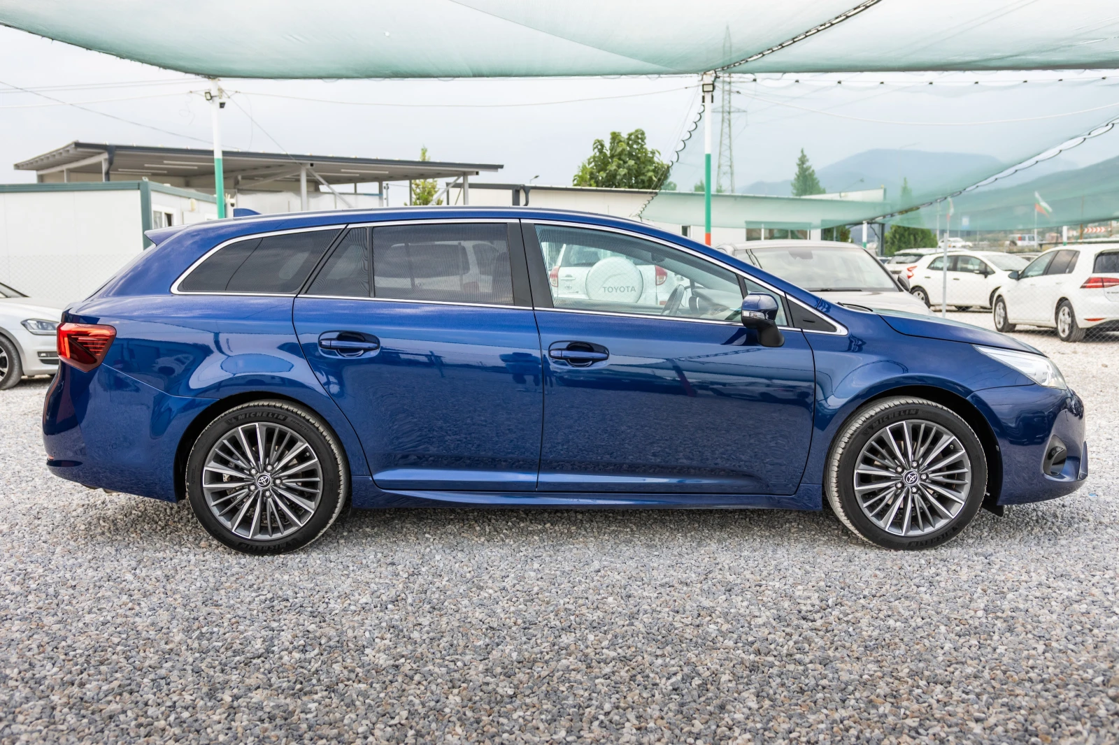 Toyota Avensis 1.8VVT-i::Executive::Facelift, снимка 4 - Автомобили и джипове - 55500290