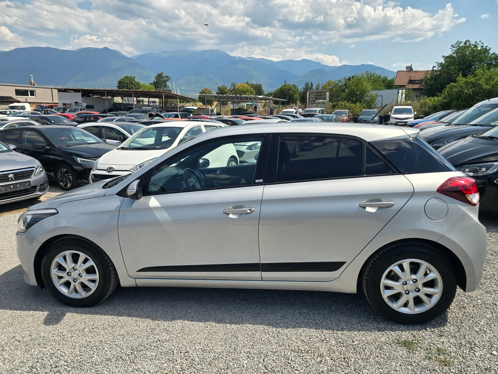 Hyundai I20 1.2i-85k.c-EURO-6, снимка 8 - Автомобили и джипове - 55546782