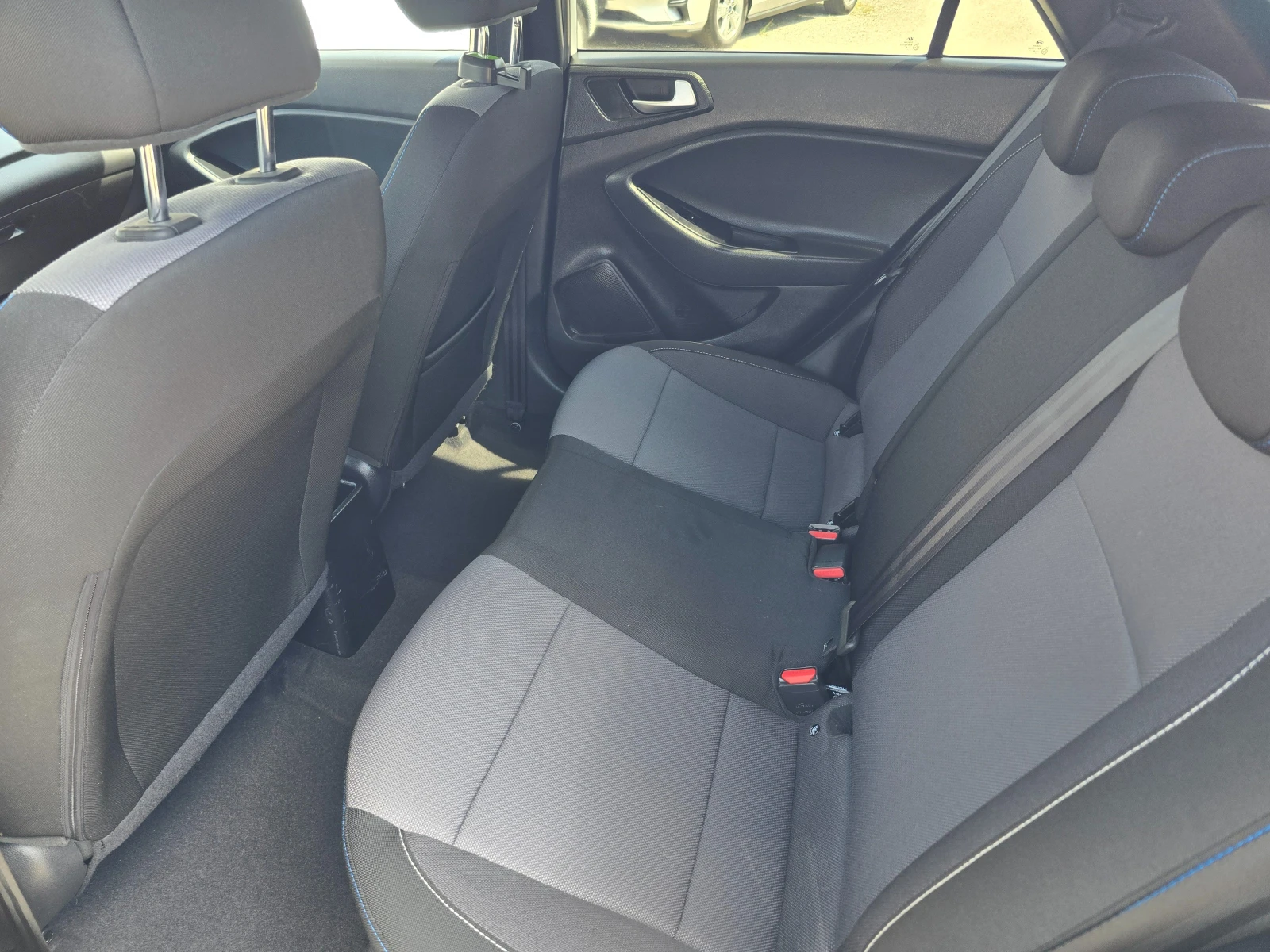 Hyundai I20 1.2i-85k.c-EURO-6, снимка 10 - Автомобили и джипове - 55546782