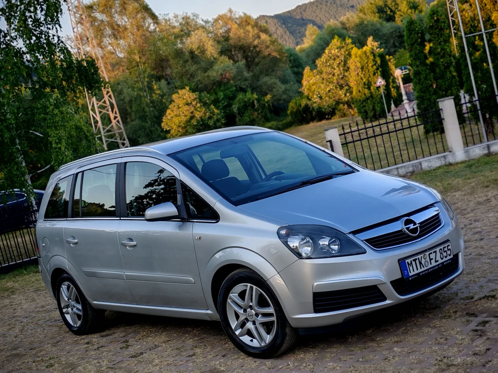 Opel Zafira 1.9CDTI(120)* 6-СКОРОСТИ* 7-МЕСТА* ANDROID* , снимка 8 - Автомобили и джипове - 55589954