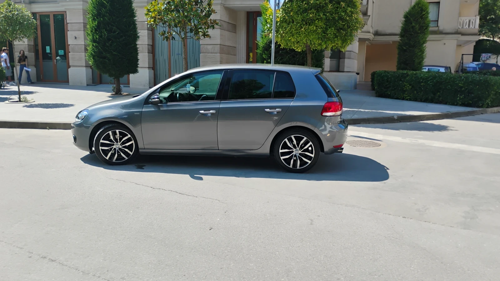 VW ID.6, снимка 2 - Автомобили и джипове - 56585361