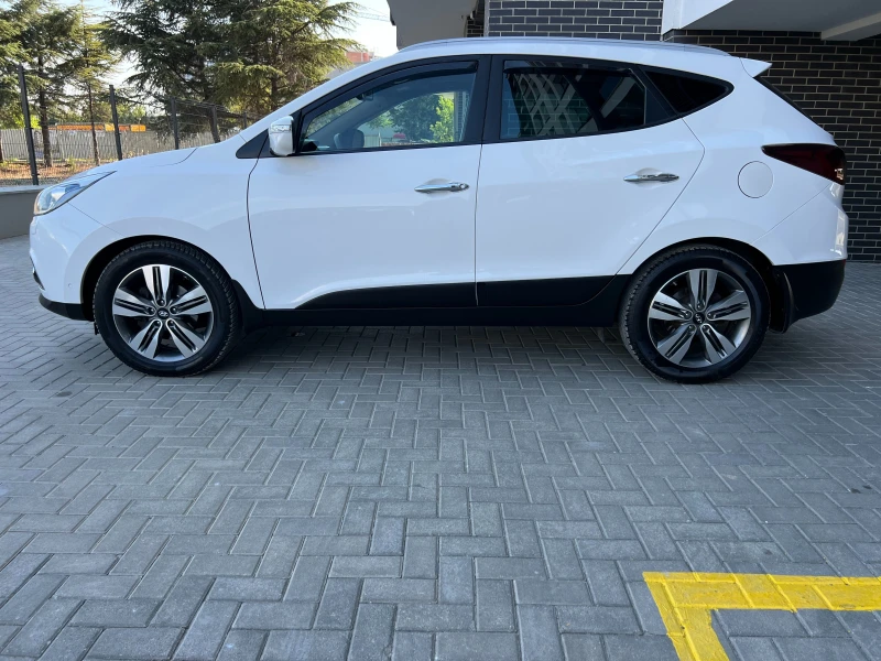 Hyundai IX35 2.0CRDI AWD ПАНОРАМА KEYLESS GO, снимка 4 - Автомобили и джипове - 46590706