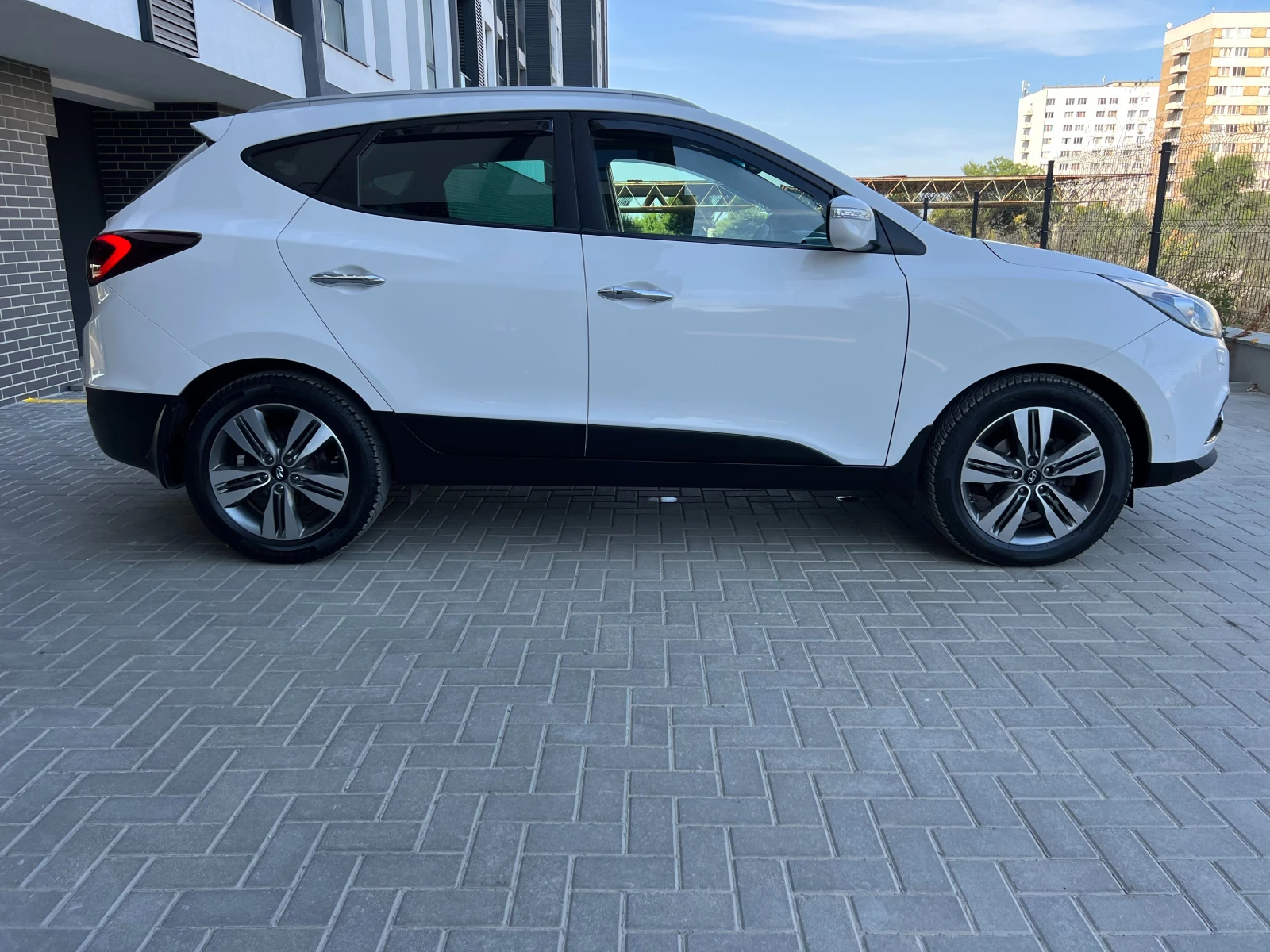 Hyundai IX35 2.0CRDI AWD ПАНОРАМА KEYLESS GO - изображение 7