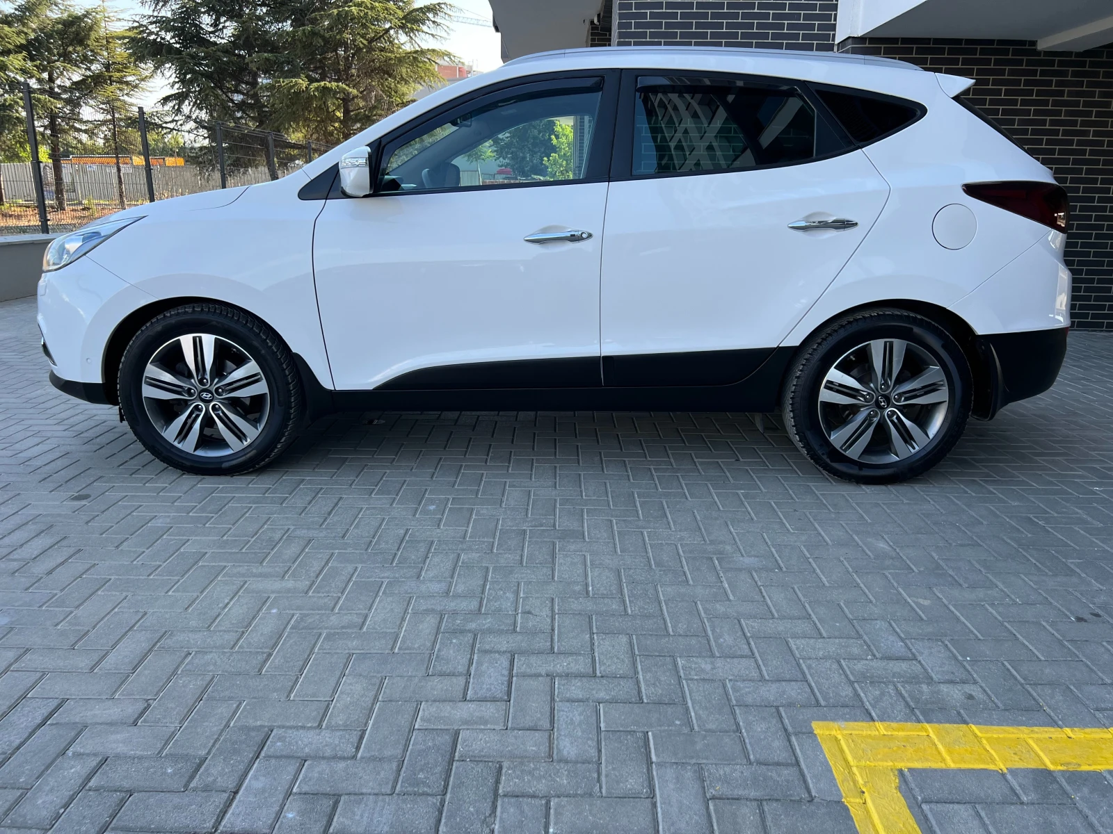 Hyundai IX35 2.0CRDI AWD ПАНОРАМА KEYLESS GO - изображение 4