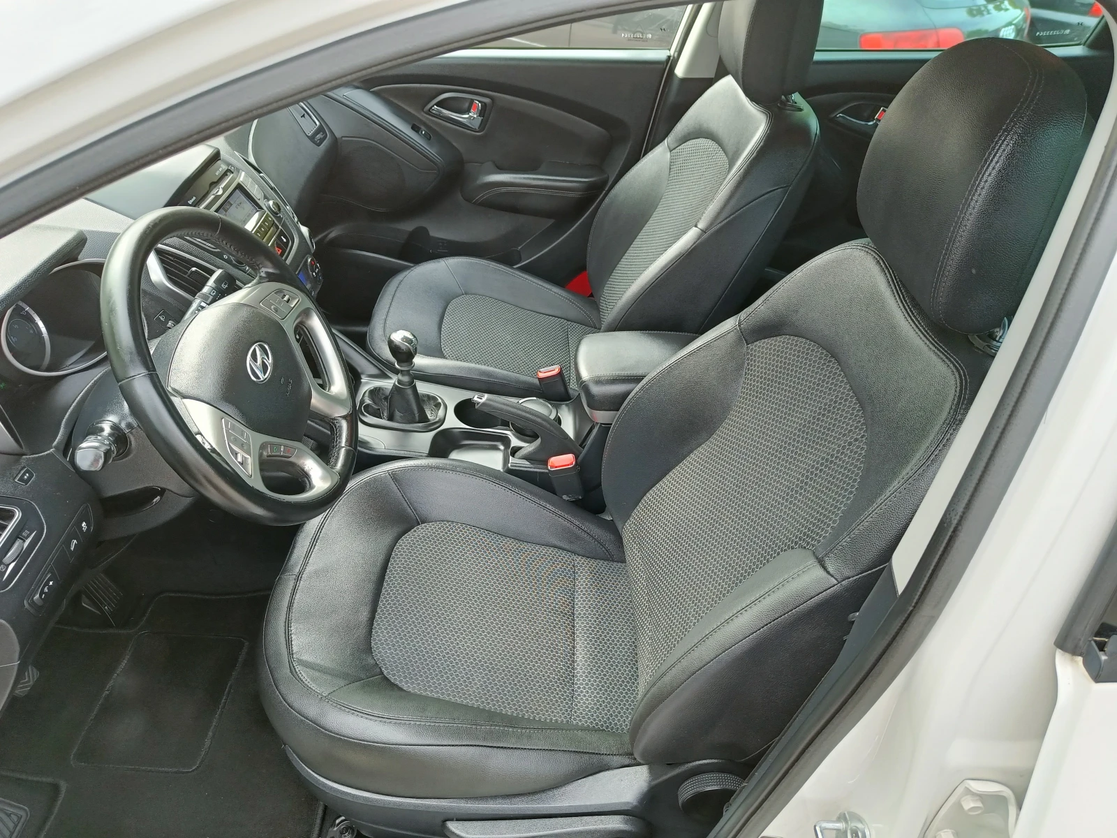Hyundai IX35 1.7 BARTER 136 - изображение 9