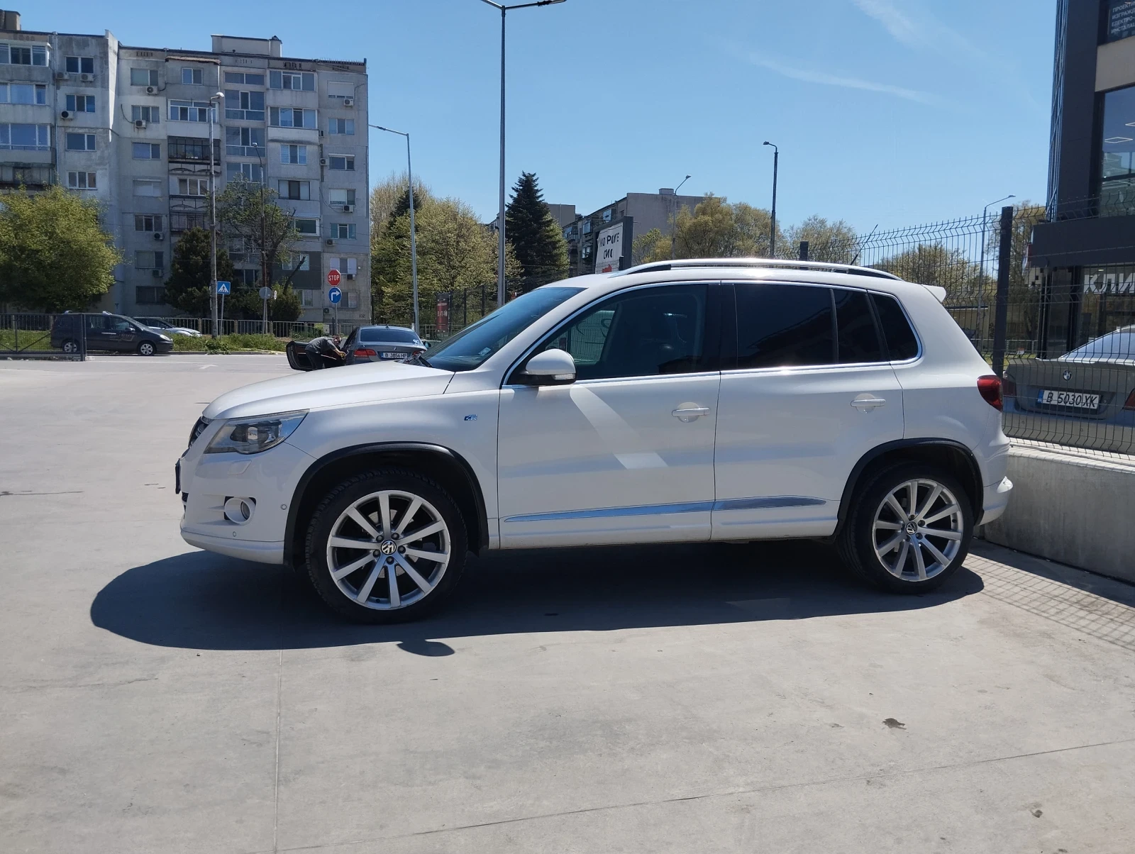 VW Tiguan Tiguan R Line, снимка 6 - Автомобили и джипове - 54337205