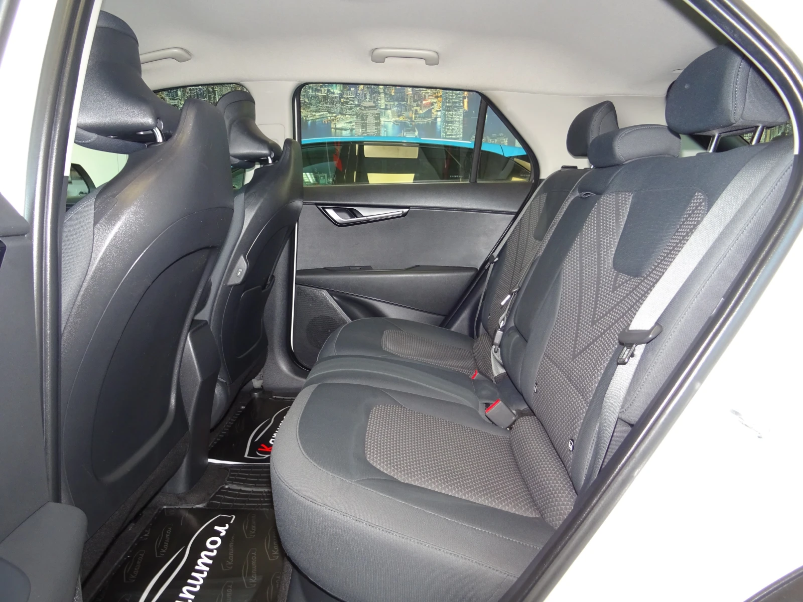 Kia Niro MOTION 65KW 204КС, снимка 13 - Автомобили и джипове - 54925472