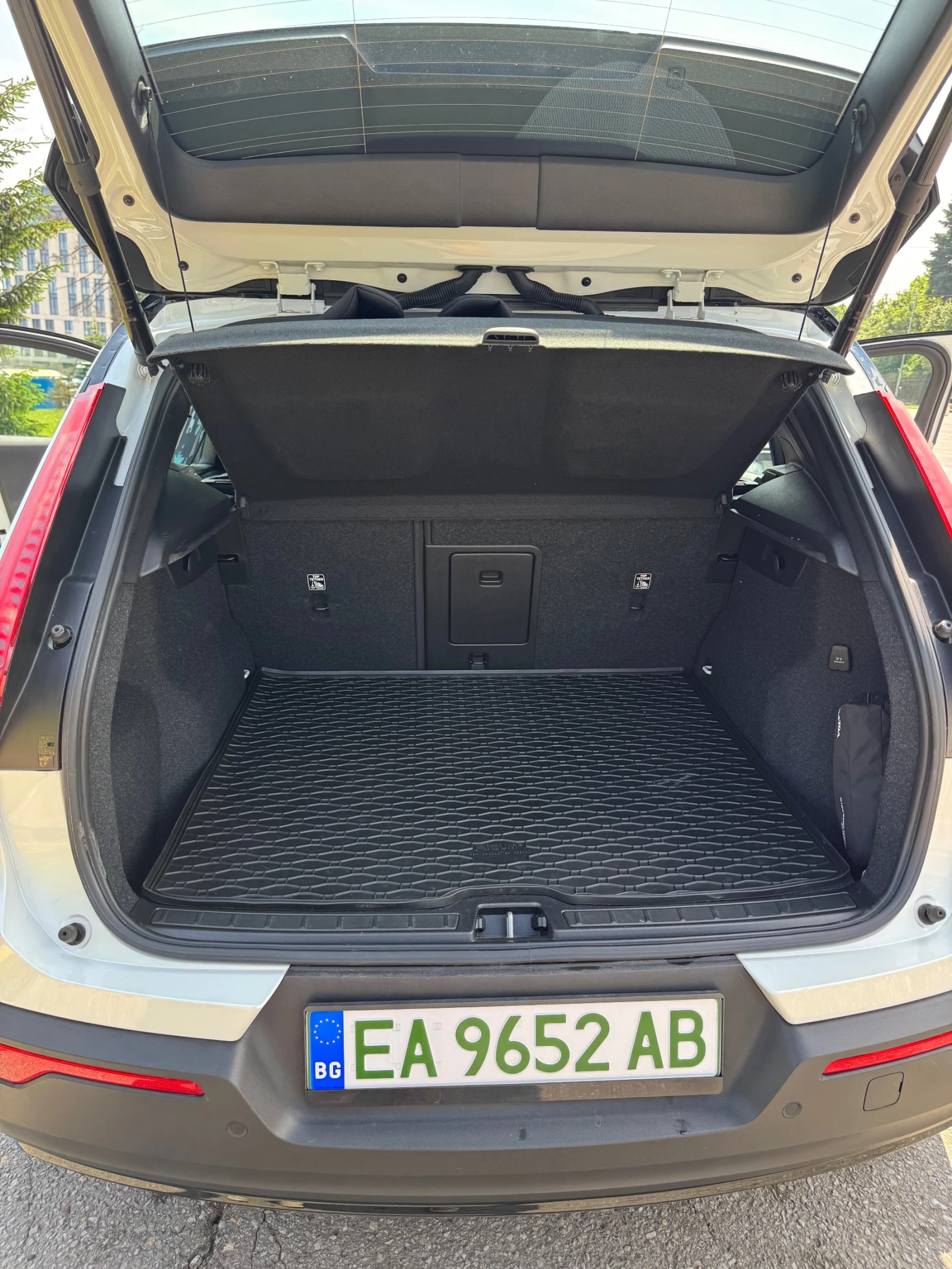 Volvo XC40, снимка 16 - Автомобили и джипове - 55972681