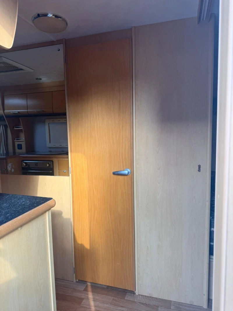 Каравана Eldis Superstorm Luxury, снимка 10 - Каравани и кемпери - 53152504