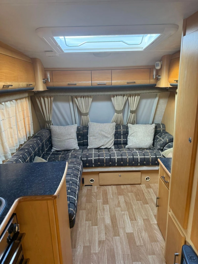 Каравана Eldis Superstorm Luxury, снимка 6 - Каравани и кемпери - 53152504