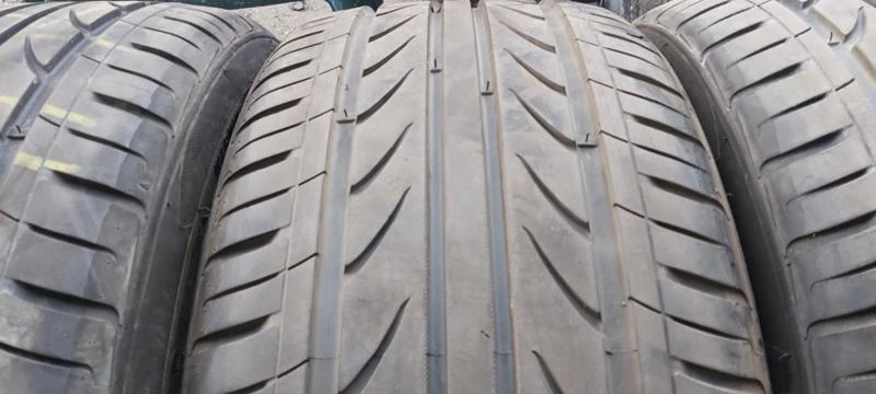 Гуми Летни 235/40R18, снимка 4 - Гуми и джанти - 33729387