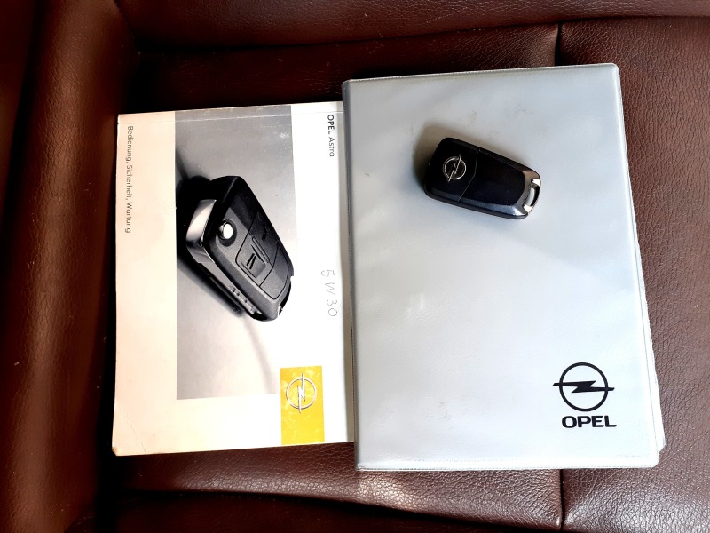 Opel Astra 1.9 CDTI 150 HP, снимка 13 - Автомобили и джипове - 43695577