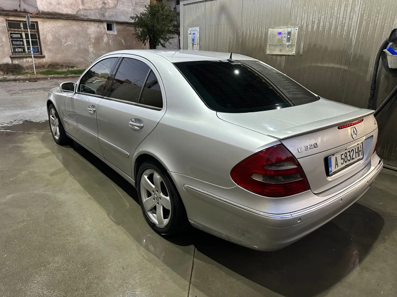 Mercedes-Benz E 320 Elegance, снимка 4 - Автомобили и джипове - 46744025