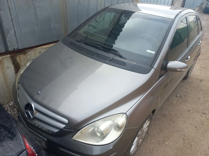 Mercedes-Benz B 180, снимка 1 - Автомобили и джипове - 48505788