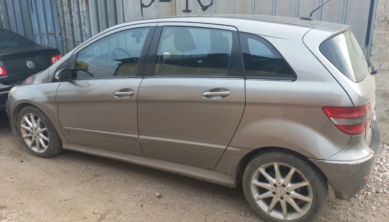 Mercedes-Benz B 180, снимка 3 - Автомобили и джипове - 48505788