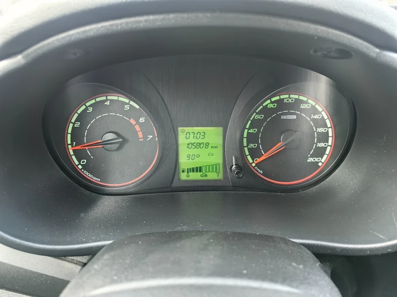 Lada Kalina 1.6 Бензин 98 кс, Климатик, Евро 6 , Комби , снимка 10 - Автомобили и джипове - 51421315