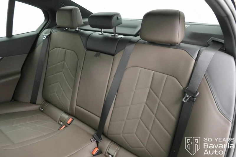 BMW 520 i M Sport Paket Steptronic, снимка 11 - Автомобили и джипове - 52726795