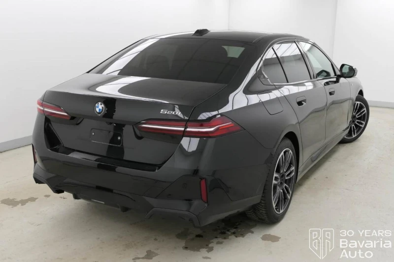 BMW 520 i M Sport Paket Steptronic, снимка 3 - Автомобили и джипове - 52726795