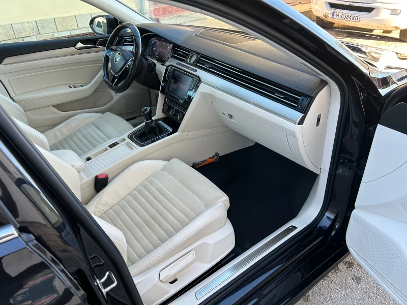 VW Passat 2.0TDI R-line DIGITAL FULL LED, снимка 10 - Автомобили и джипове - 52829628