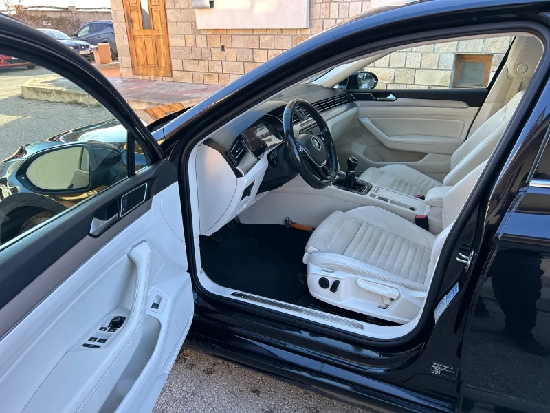 VW Passat 2.0TDI R-line DIGITAL FULL LED, снимка 9 - Автомобили и джипове - 52829628