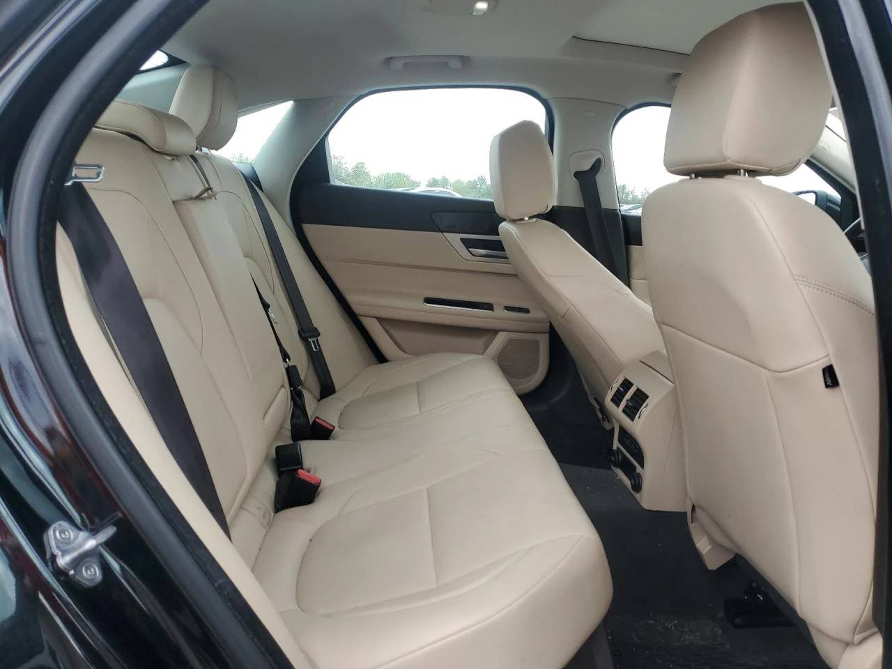 Jaguar Xf 35T Premium AWD * Лизинг*  - изображение 10