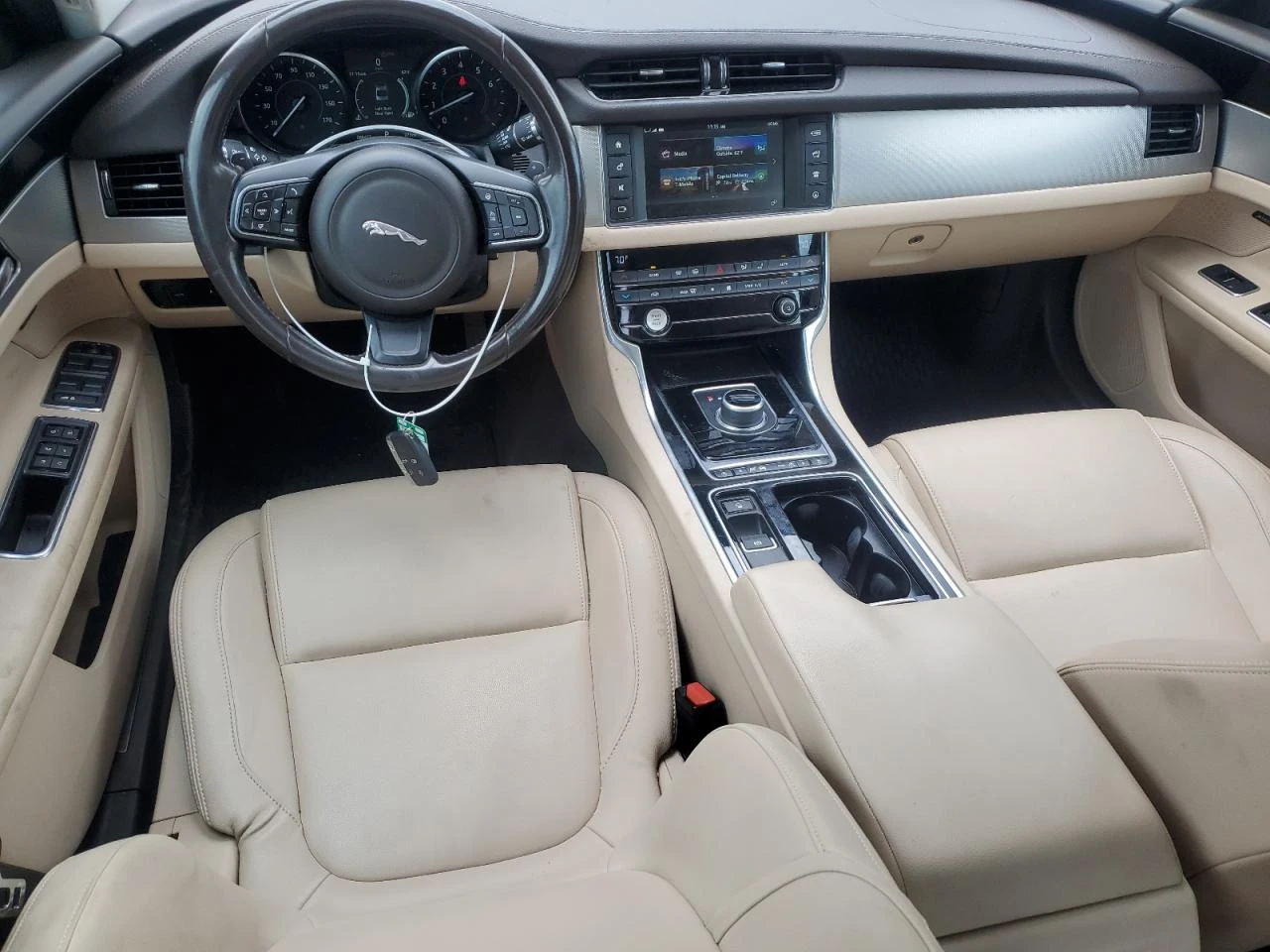 Jaguar Xf 35T Premium AWD * Лизинг*  - изображение 8