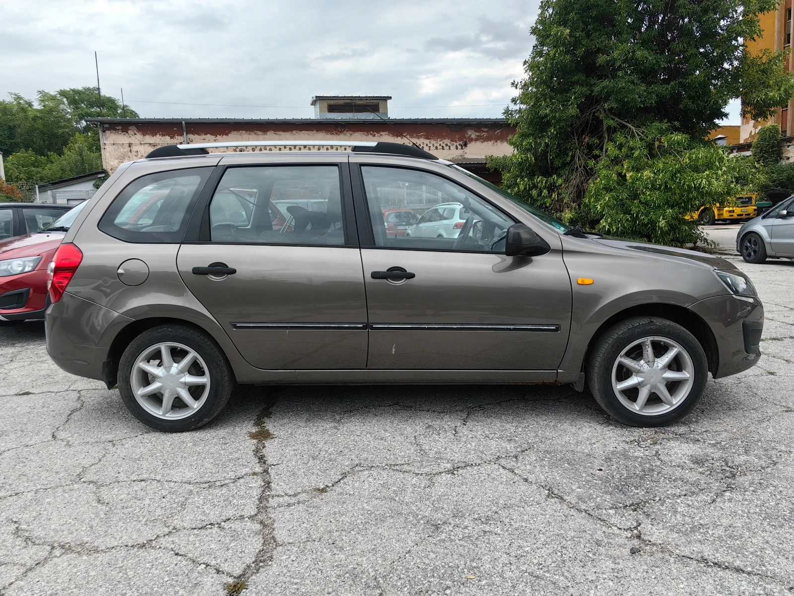 Lada Kalina 1.6 Бензин 98 кс, Климатик, Евро 6 , Комби  - изображение 3
