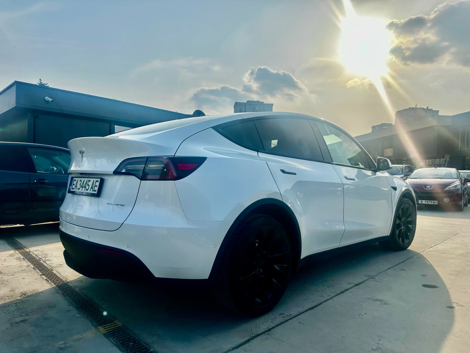 Tesla Model Y 4x4, снимка 3 - Автомобили и джипове - 54173048