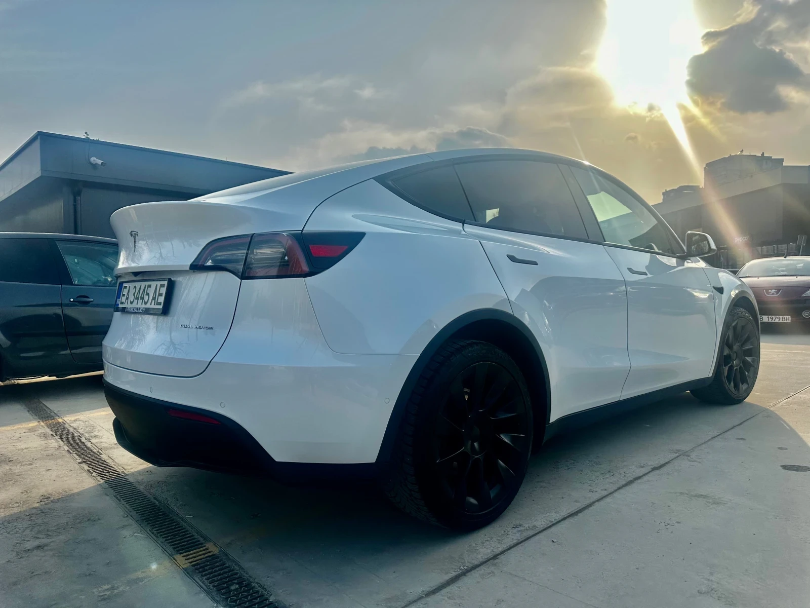 Tesla Model Y 4x4, снимка 6 - Автомобили и джипове - 54173048