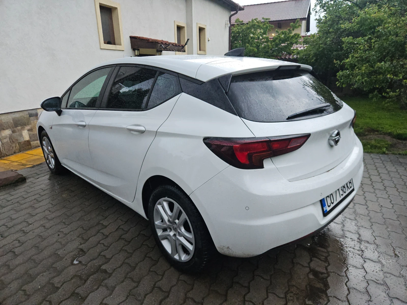 Opel Astra 1.6 tdi бяла перла, снимка 2 - Автомобили и джипове - 54636002