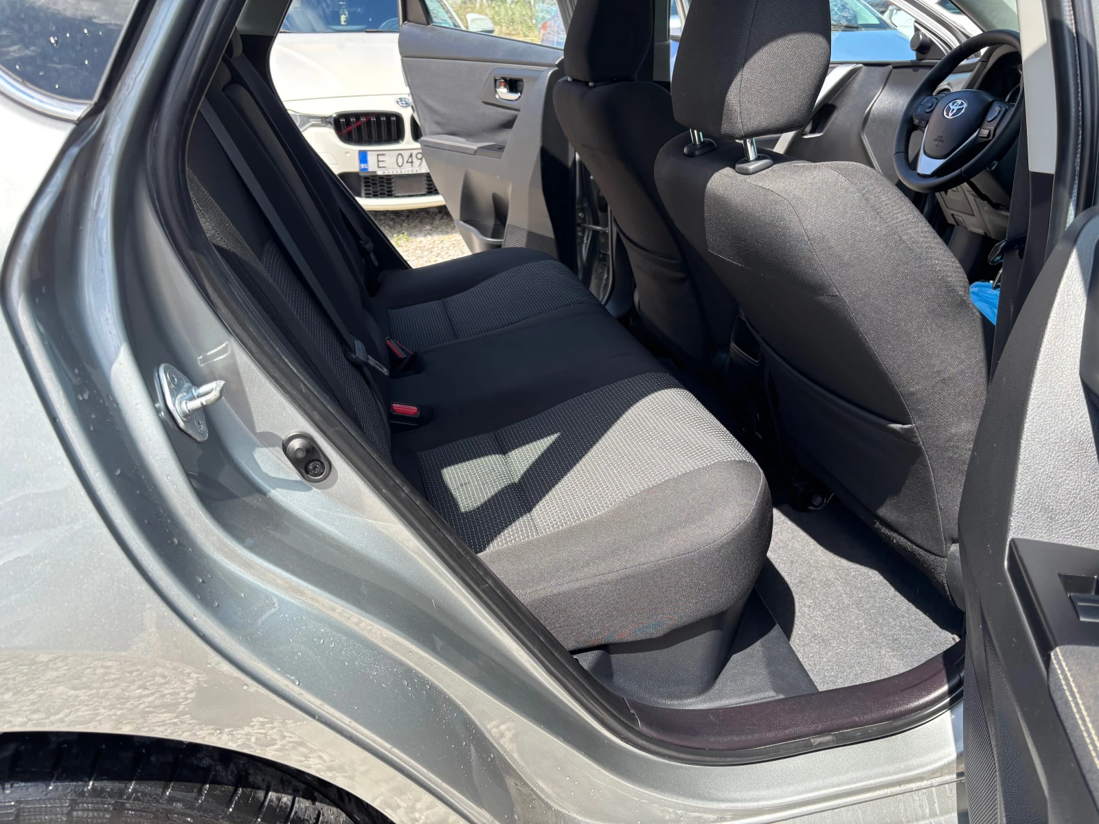 Toyota Auris, снимка 14 - Автомобили и джипове - 54982819
