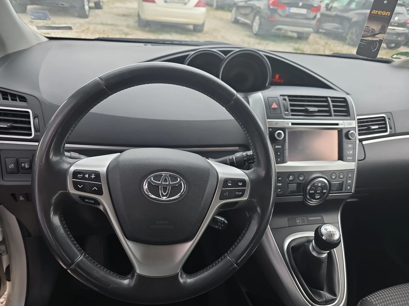 Toyota Verso 1.6 HDI, снимка 9 - Автомобили и джипове - 55059403